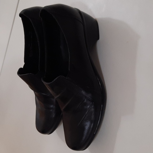 Clarks Soft Leather - Women's Dress Shoes - Size 10M - Picture 4 of 12